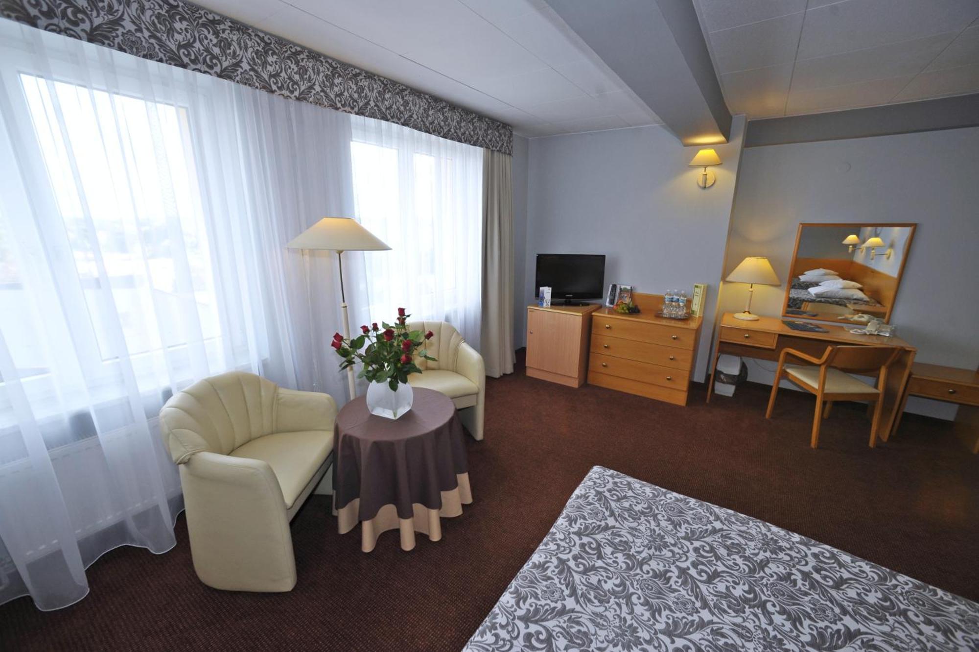 Hotel Sport Bełchatów Oda fotoğraf