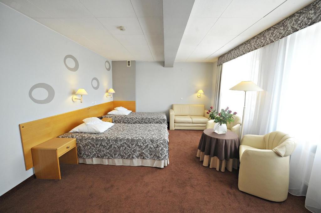 Hotel Sport Bełchatów Oda fotoğraf